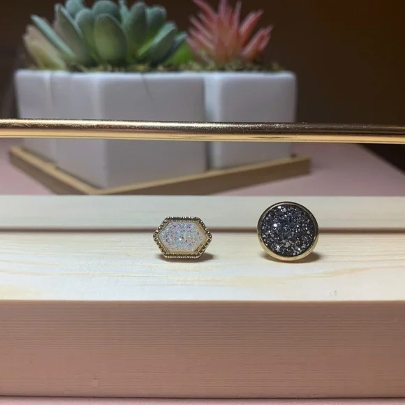 SALE💚 any 3 for $18 💚
Colorful Druzy Stone Stud Earrings Gold - Picture 2 of 2